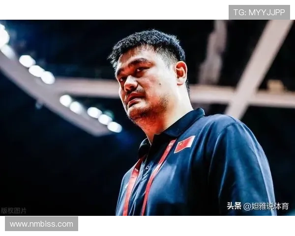 挥旗姚明引领中国篮球新篇章展现体育精神与团结力量