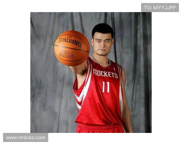 姚明传奇瞬间混剪集锦展现中国篮球巨星的辉煌与热血时刻